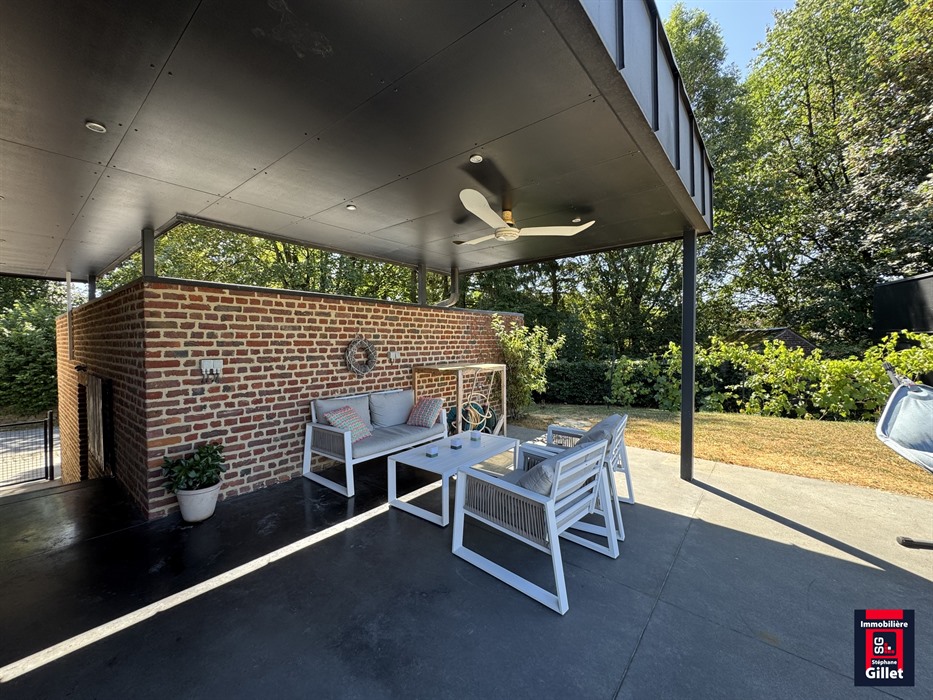 Maison familiale avec beau jardin et piscine