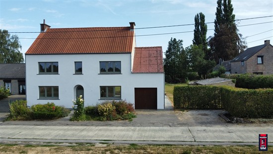Maison villageoise rénovée à proximité de toutes facilités