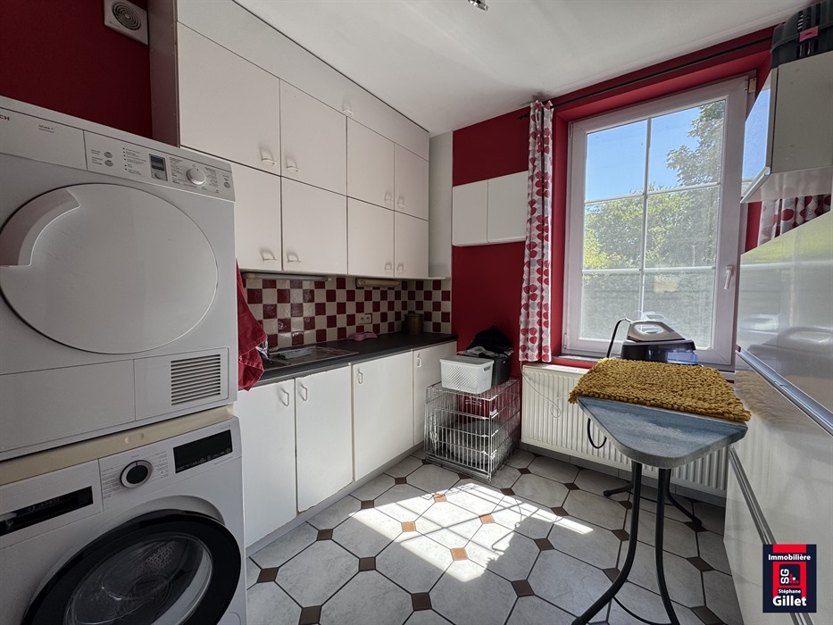 Maison familiale avec beau jardin et piscine