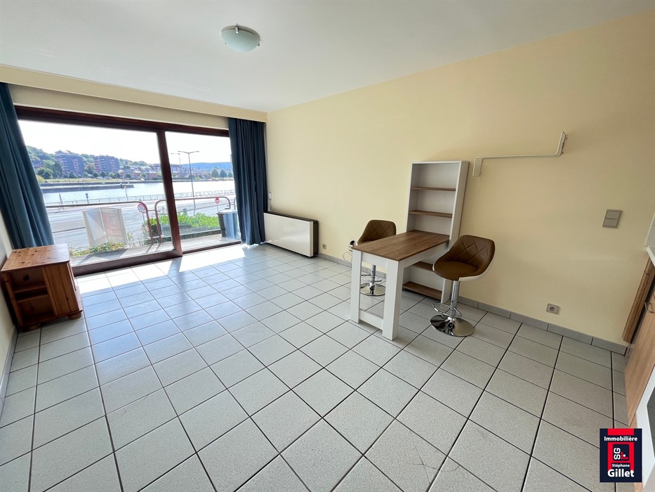 Studio idéalement situé à deux pas du centre-ville et de ses commodités