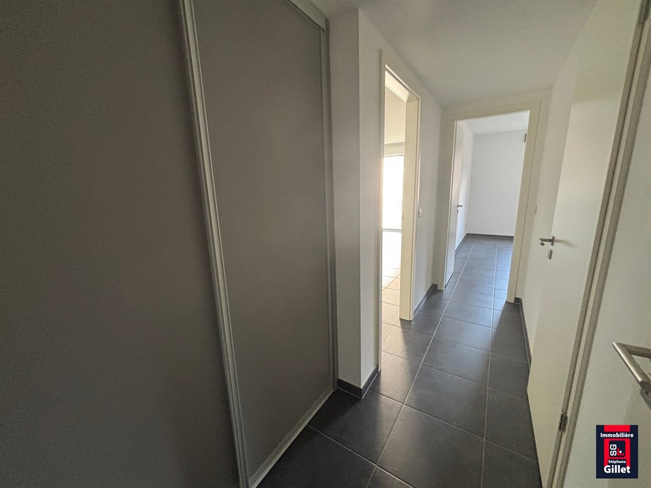 Appartement 1 chambre avec pkg et cave, proche des commerces