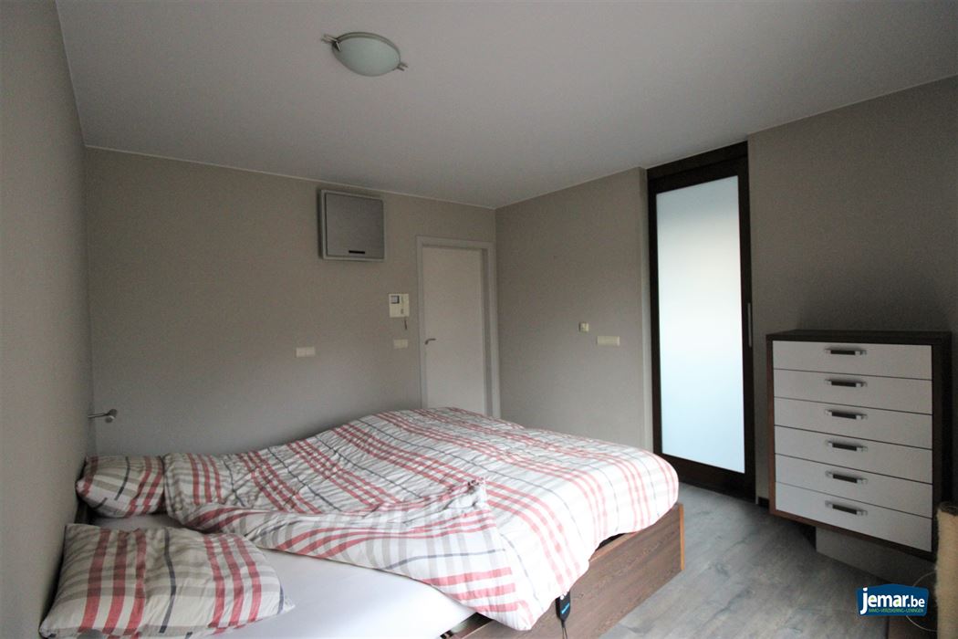 Exclusief penthouse met drie slaapkamers, garagebox met riante berging en terras van maar liefst 220m² in het centrum van Maasmechelen!