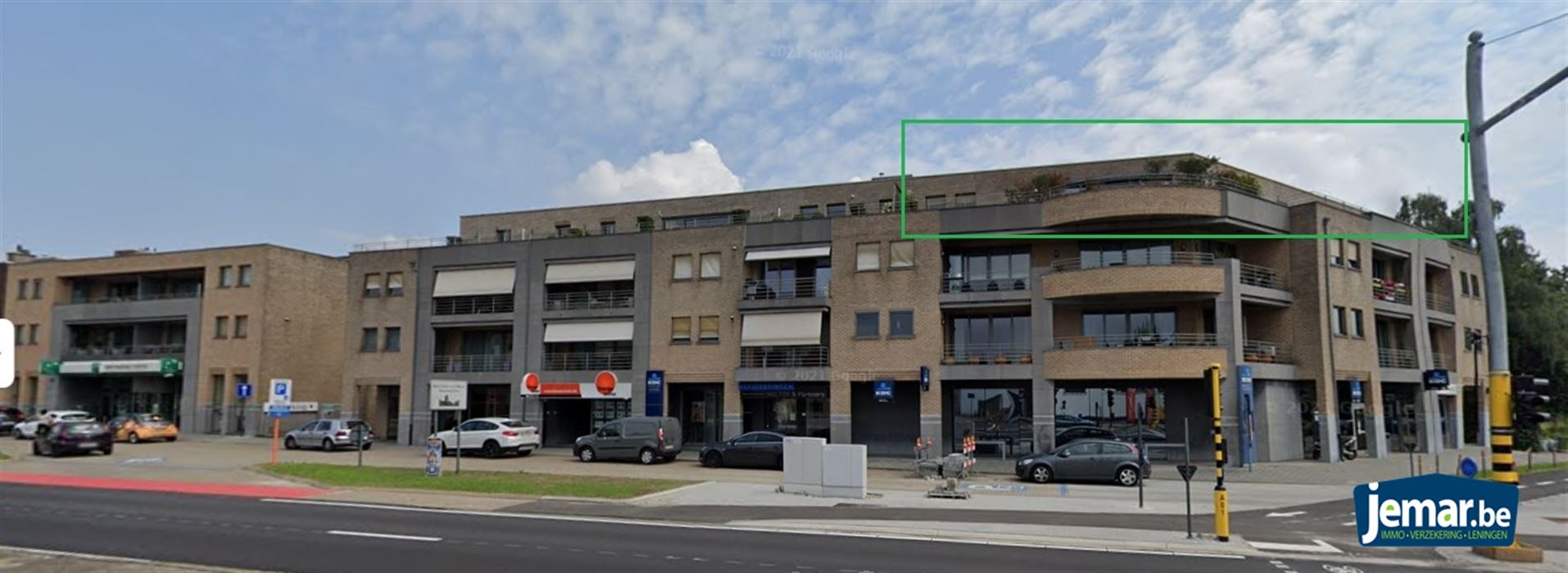 Exclusief penthouse met drie slaapkamers, garagebox met riante berging en terras van maar liefst 220m² in het centrum van Maasmechelen!