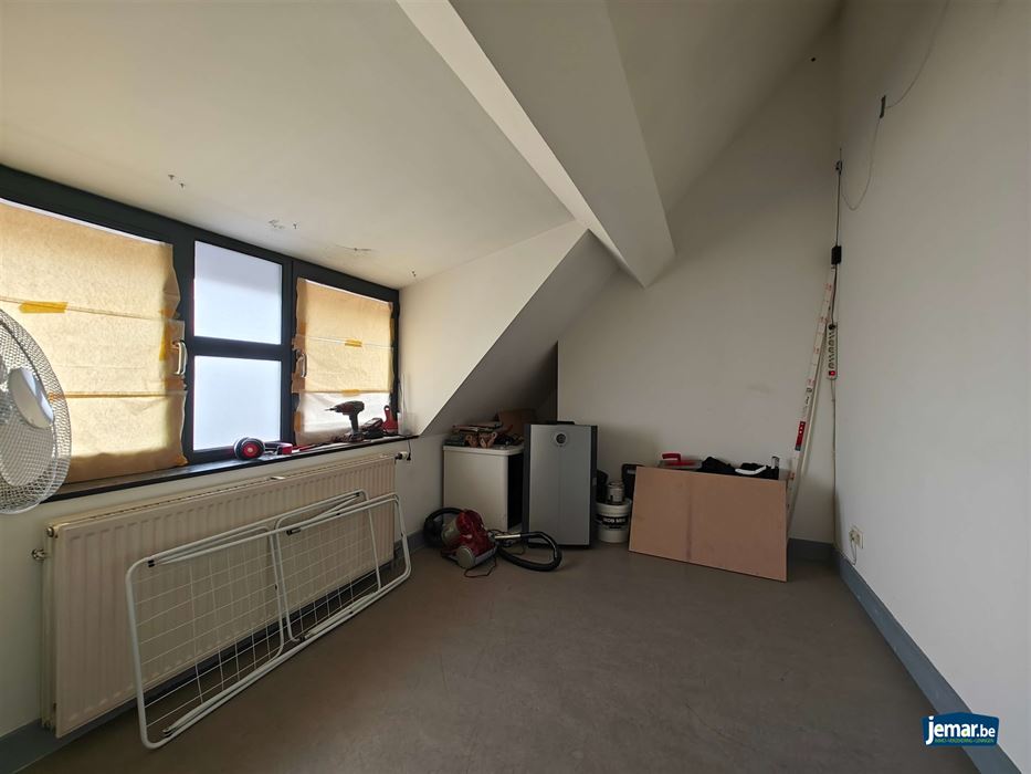 AANDELENOVERDRACHT: Handelspand met appartement