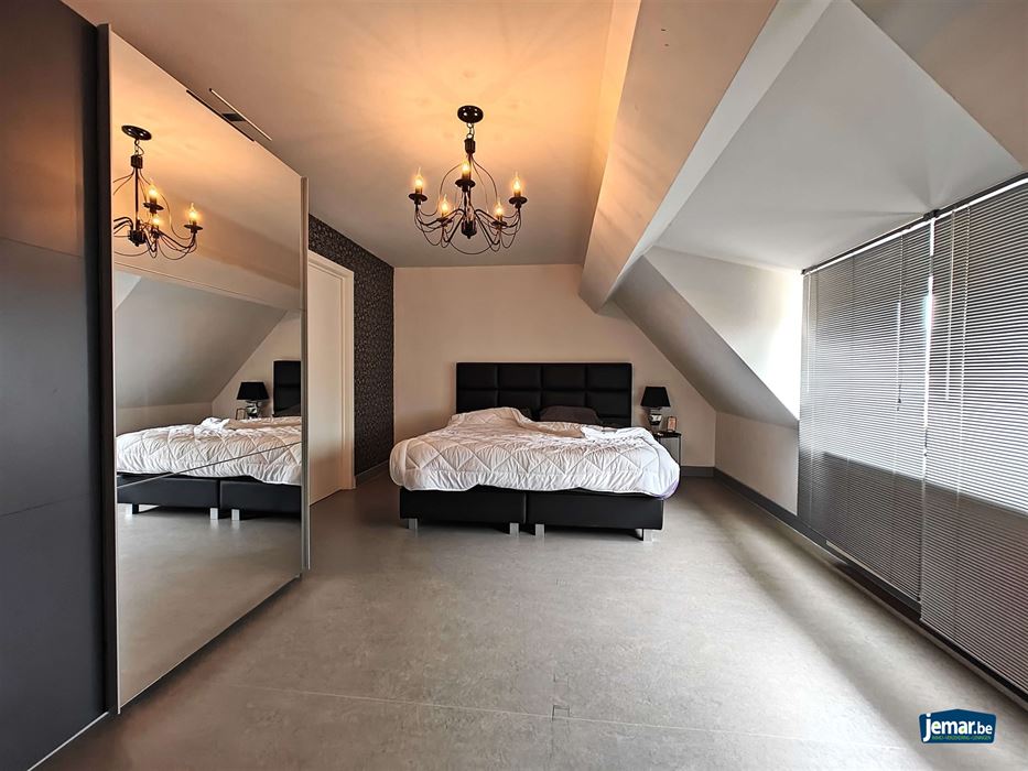 AANDELENOVERDRACHT: Handelspand met appartement