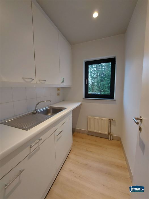 AANDELENOVERDRACHT: Handelspand met appartement