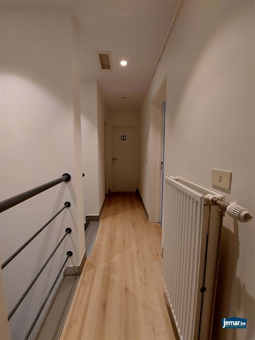 AANDELENOVERDRACHT: Handelspand met appartement