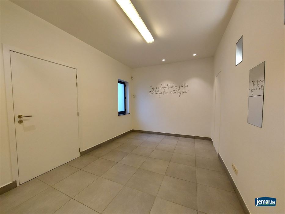 AANDELENOVERDRACHT: Handelspand met appartement