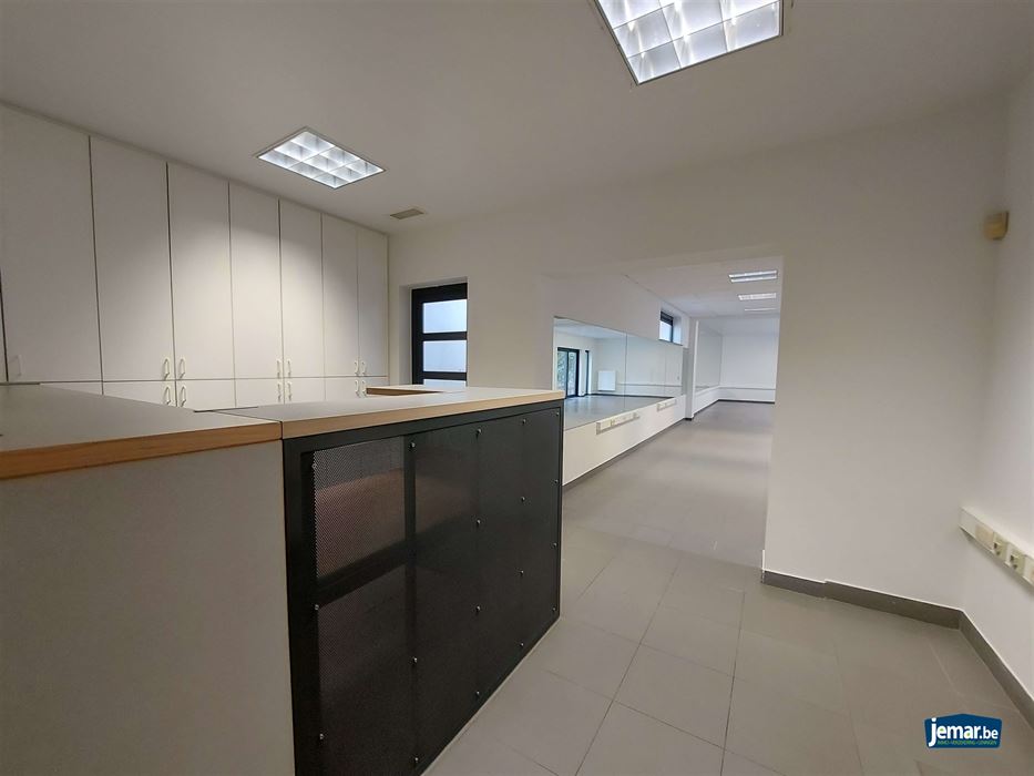 AANDELENOVERDRACHT: Handelspand met appartement