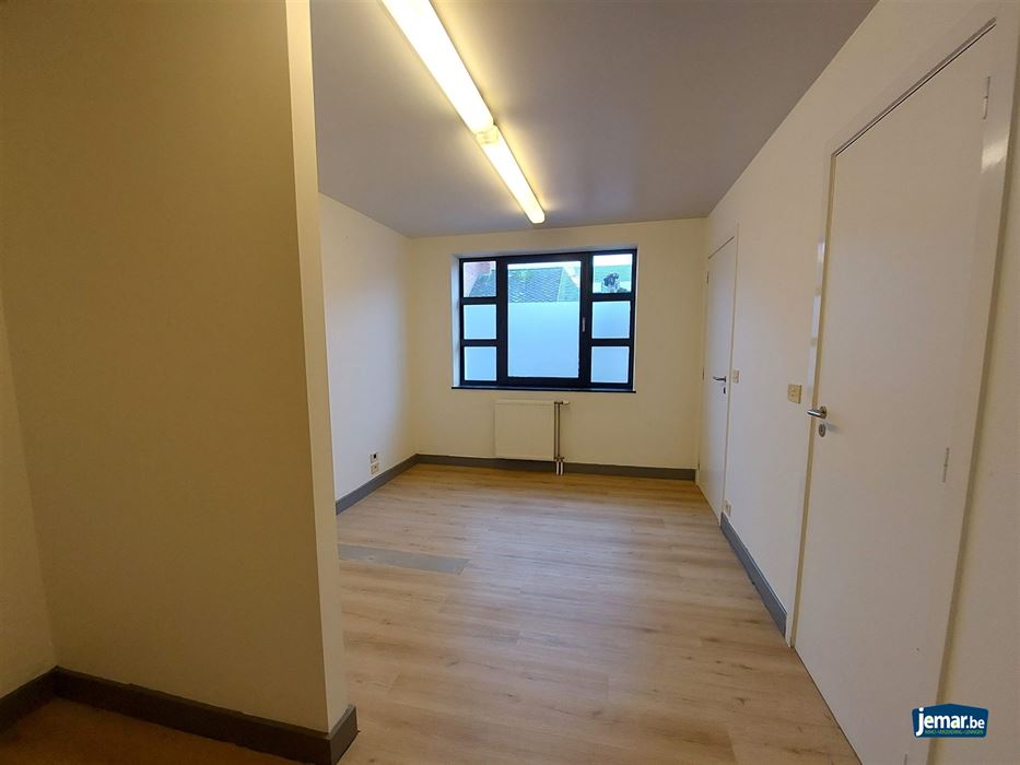 AANDELENOVERDRACHT: Handelspand met appartement