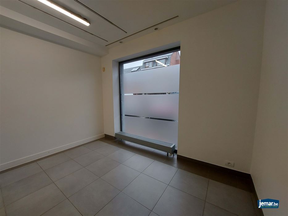 AANDELENOVERDRACHT: Handelspand met appartement