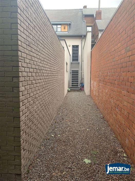 AANDELENOVERDRACHT: Handelspand met appartement