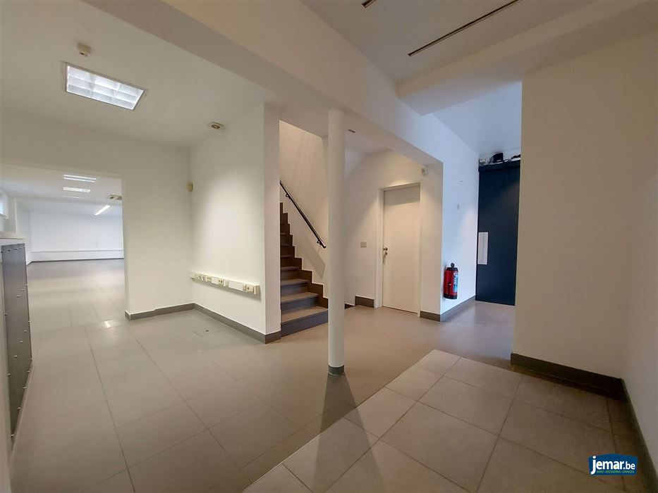 AANDELENOVERDRACHT: Handelspand met appartement