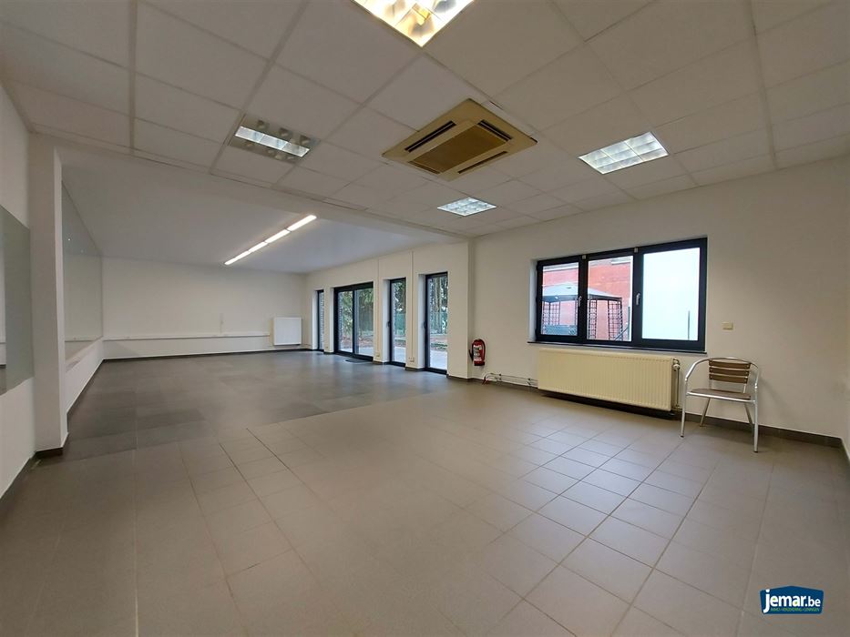 AANDELENOVERDRACHT: Handelspand met appartement