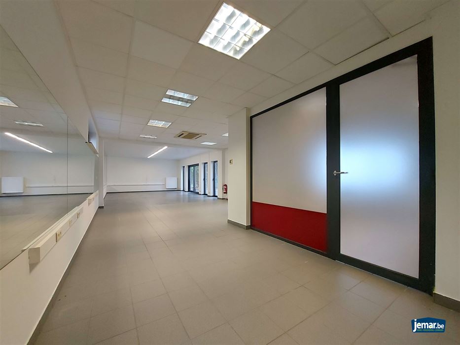 AANDELENOVERDRACHT: Handelspand met appartement