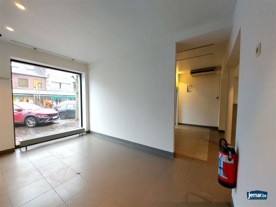 AANDELENOVERDRACHT: Handelspand met appartement