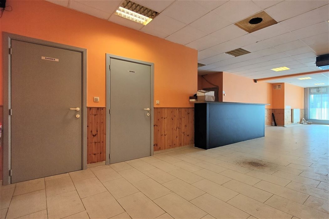 Handelspand met woonst op top locatie te Smeermaas