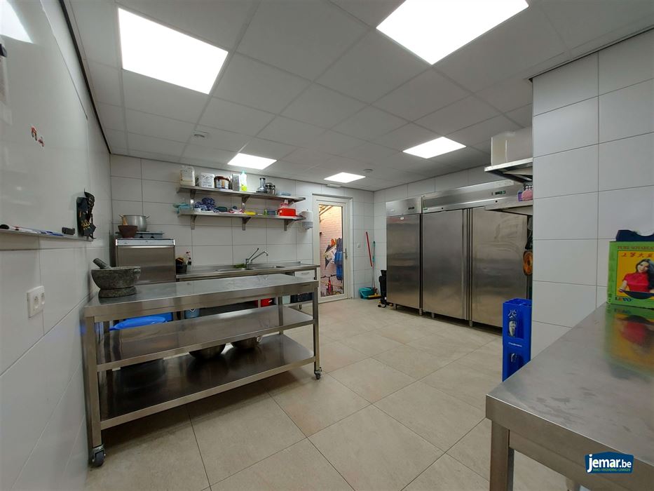 Handelspand met woonst en achteringang op de Pauwengraaf