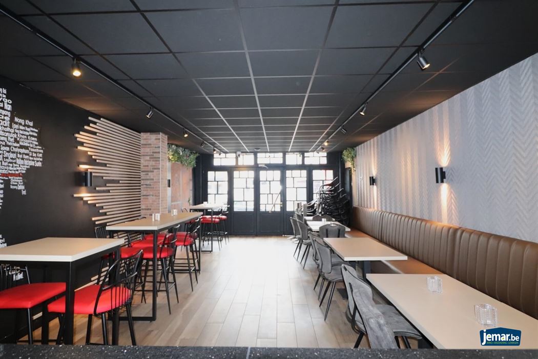 Handelspand met woonst en achteringang op de Pauwengraaf