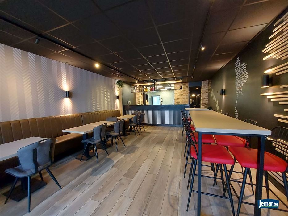 Handelspand met woonst en achteringang op de Pauwengraaf