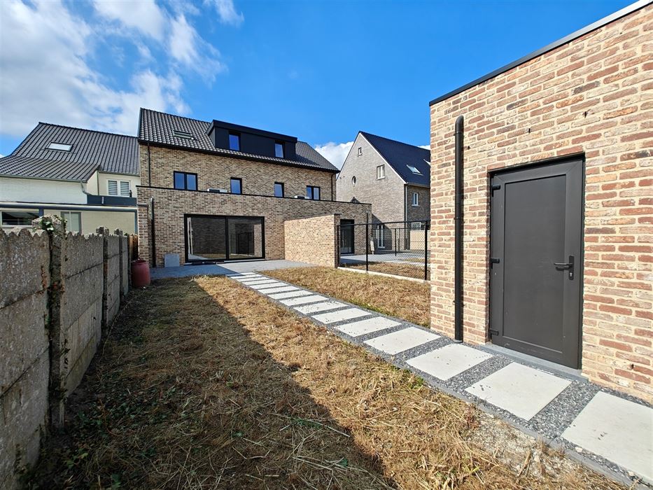 Nieuwbouwwoning BEN met 4 slpk, tuin en carport