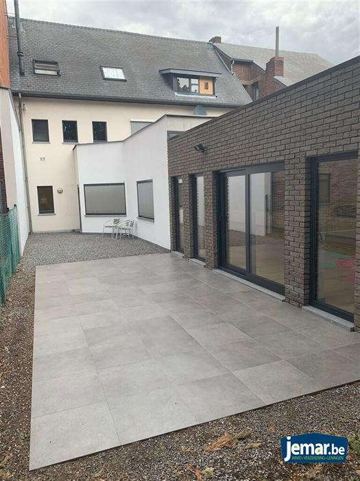 AANDELENOVERDRACHT: Handelspand met appartement