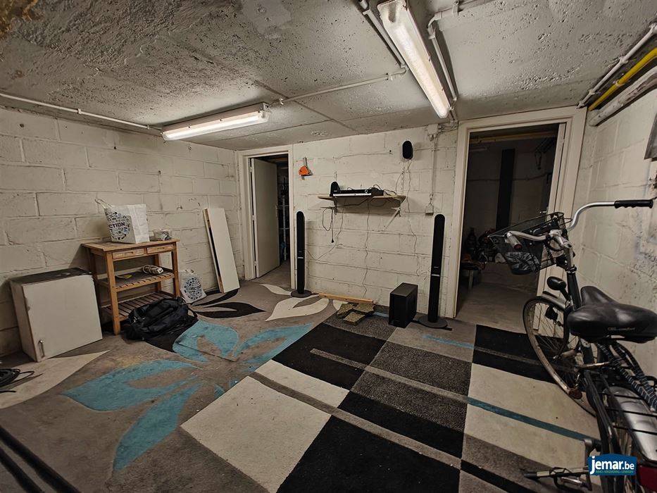 AANDELENOVERDRACHT: Handelspand met appartement