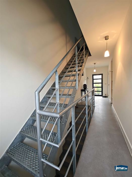 AANDELENOVERDRACHT: Handelspand met appartement