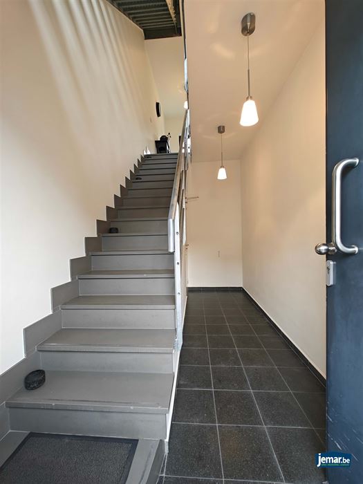 AANDELENOVERDRACHT: Handelspand met appartement