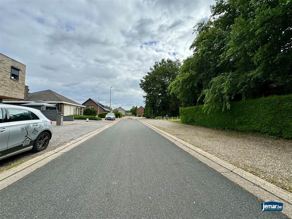 Een royale bouwgrond voor halfopen bebouwing van maar liefst 22a17!