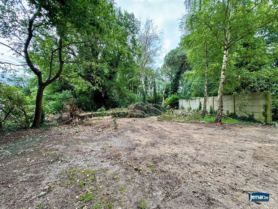 Een royale bouwgrond voor halfopen bebouwing van maar liefst 22a17!