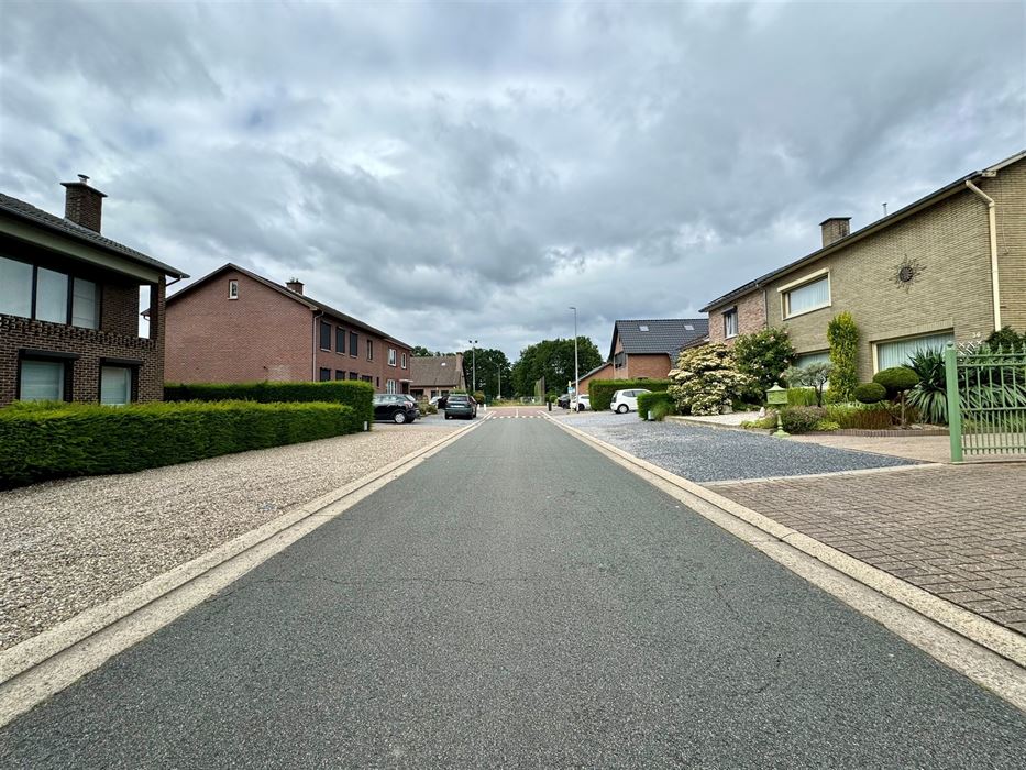 Royale bouwgrond voor halfopen bebouwing van maar liefst 17a28ca!