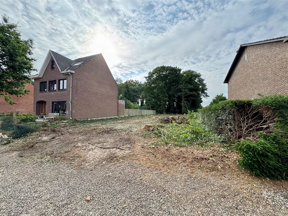 Royale bouwgrond voor halfopen bebouwing van maar liefst 17a28ca!