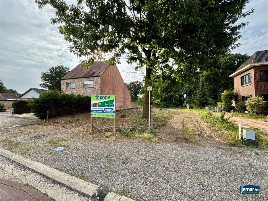 Een royale bouwgrond voor halfopen bebouwing van maar liefst 22a17!