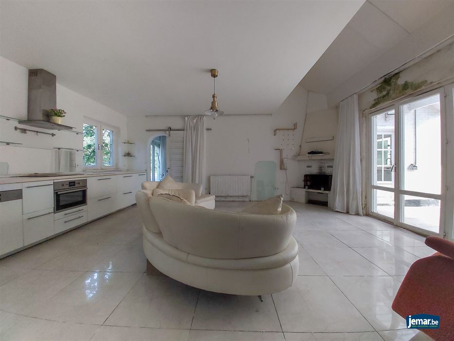 Te renoveren villa op toplocatie te Maasmechelen!
