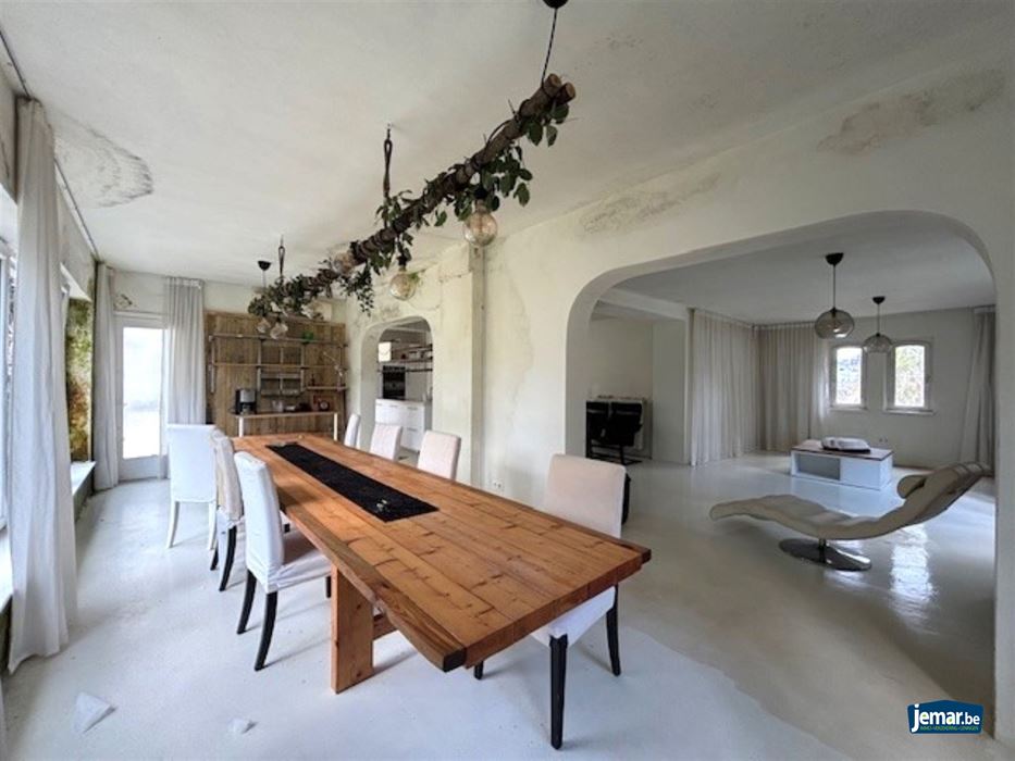 Te renoveren villa op toplocatie te Maasmechelen!