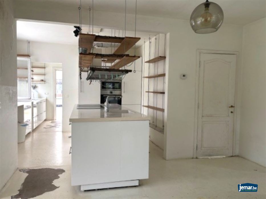 Te renoveren villa op toplocatie te Maasmechelen!