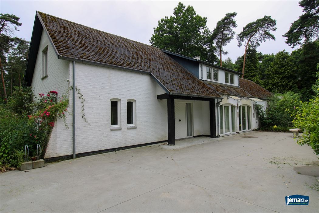 Te renoveren villa op toplocatie te Maasmechelen!