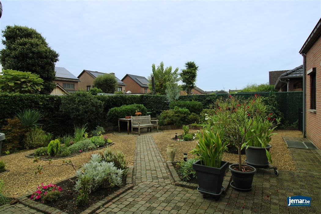 Gelijkvloerse woning met 3 slaapkamers (uitbreiding mogelijk) in doodlopende straat te Opgrimbie!