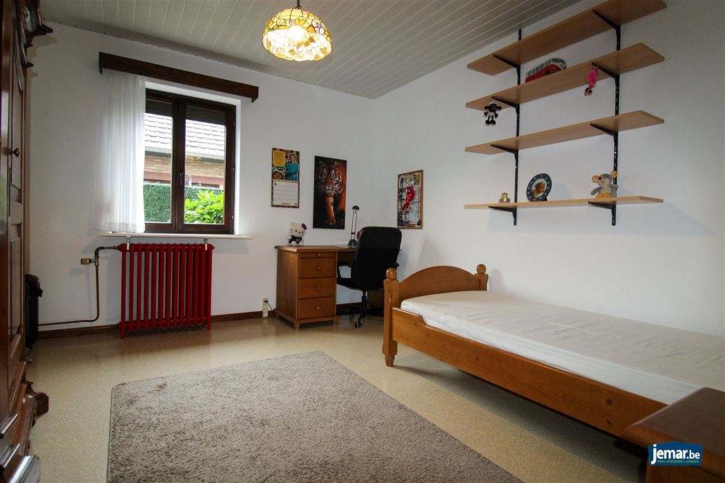 Gelijkvloerse woning met 3 slaapkamers (uitbreiding mogelijk) in doodlopende straat te Opgrimbie!