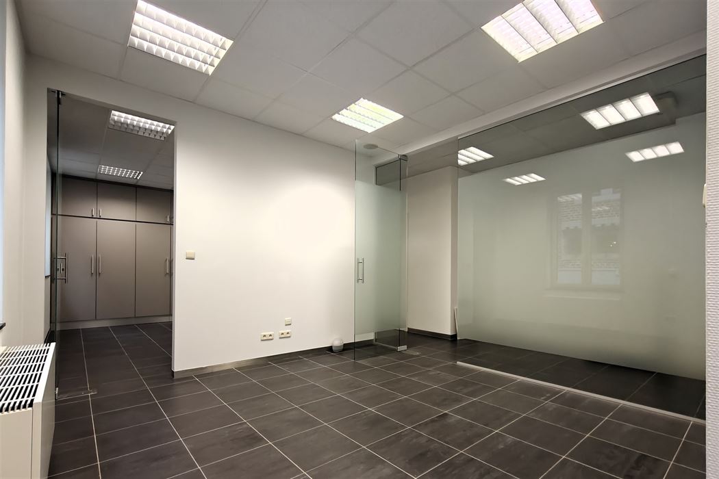 Op te frissen handelspand op top locatie in het centrum van Borgloon
