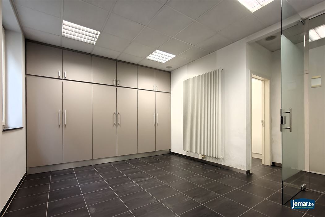 Op te frissen handelspand op top locatie in het centrum van Borgloon