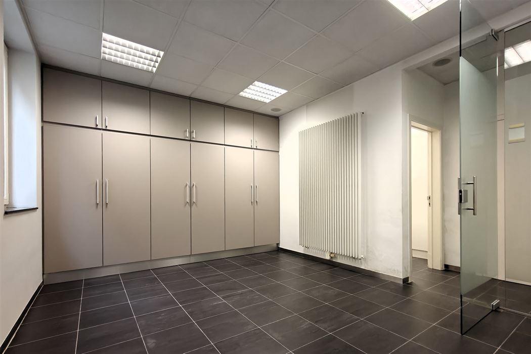 Op te frissen handelspand op top locatie in het centrum van Borgloon