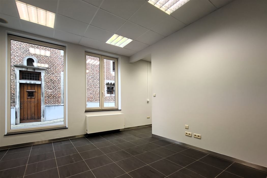 Op te frissen handelspand op top locatie in het centrum van Borgloon