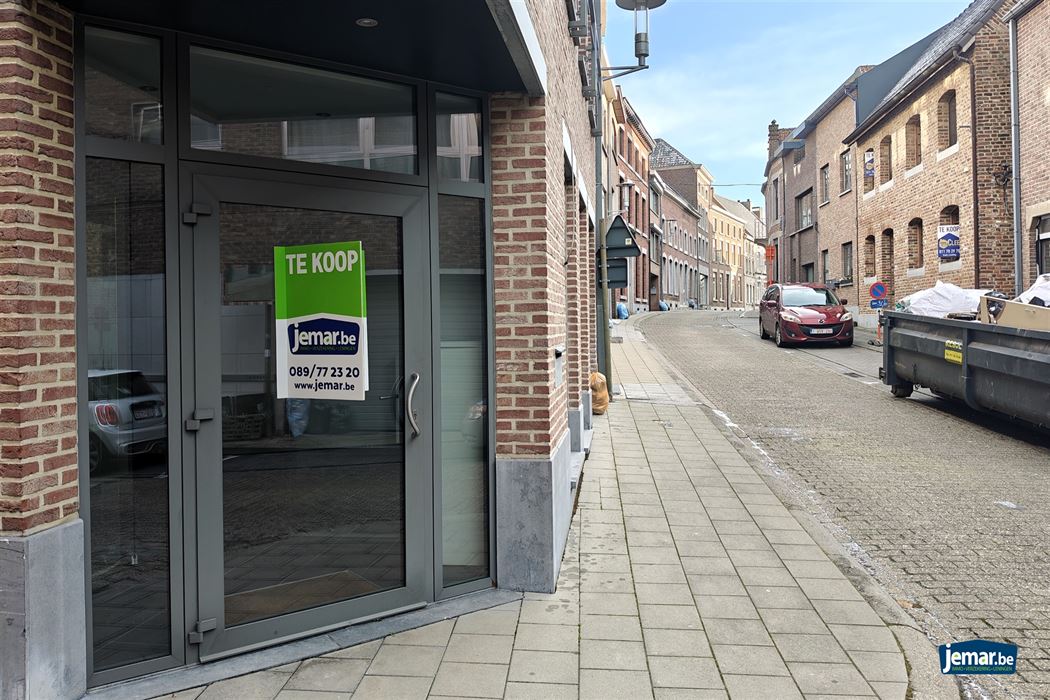 Op te frissen handelspand op top locatie in het centrum van Borgloon