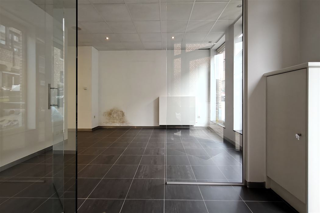 Op te frissen handelspand op top locatie in het centrum van Borgloon