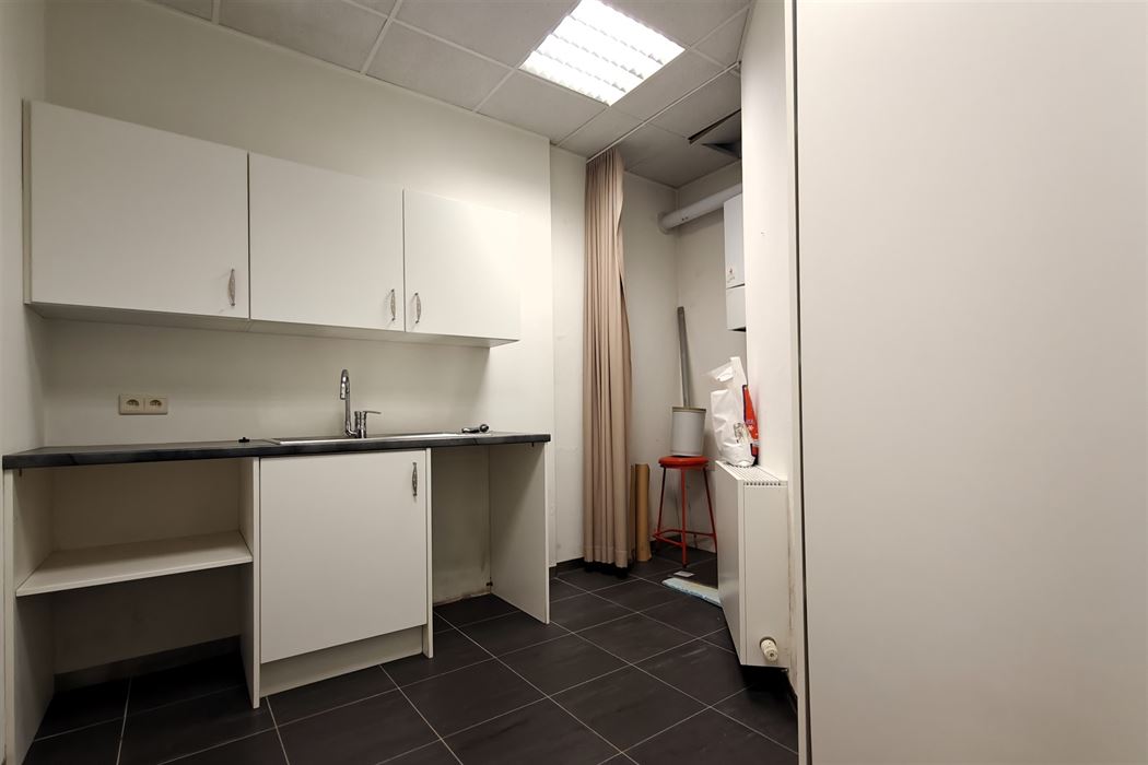 Op te frissen handelspand op top locatie in het centrum van Borgloon