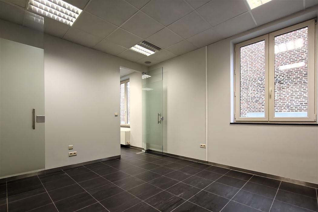 Op te frissen handelspand op top locatie in het centrum van Borgloon