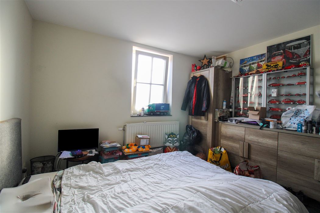 Appartementsgebouw met 2 verhuurde appartementen gelegen langs de Rijksweg!