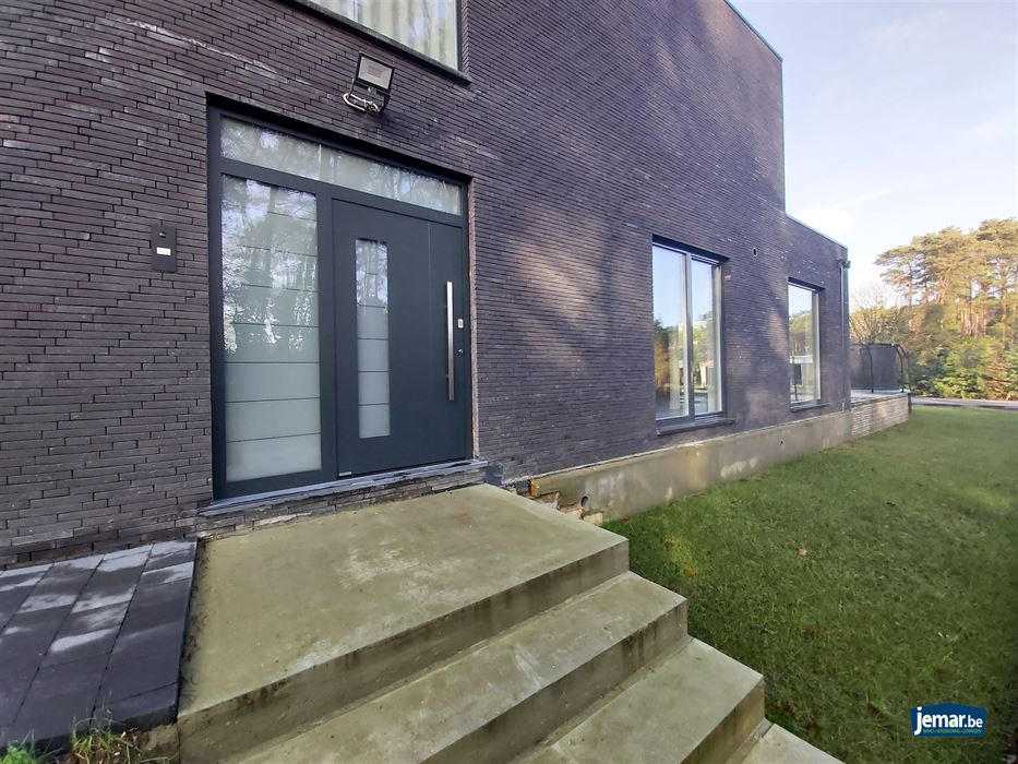 Moderne nieuwbouwwoning met 4 slaapkamers, 3 badkamers en volledige onderkeldering in Maasmechelen!
